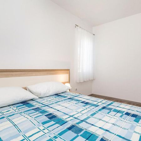 Lovely Apartment In Mandre With Wifi Zewnętrze zdjęcie