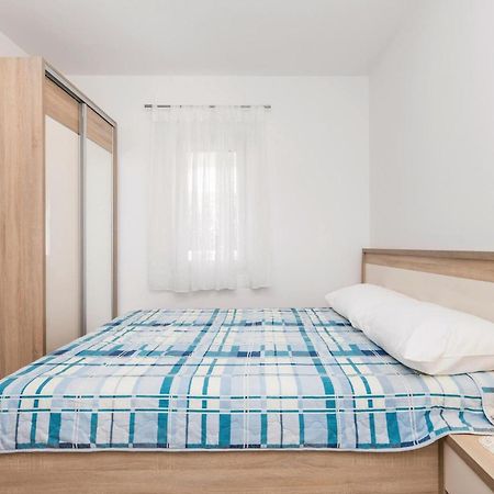 Lovely Apartment In Mandre With Wifi Zewnętrze zdjęcie