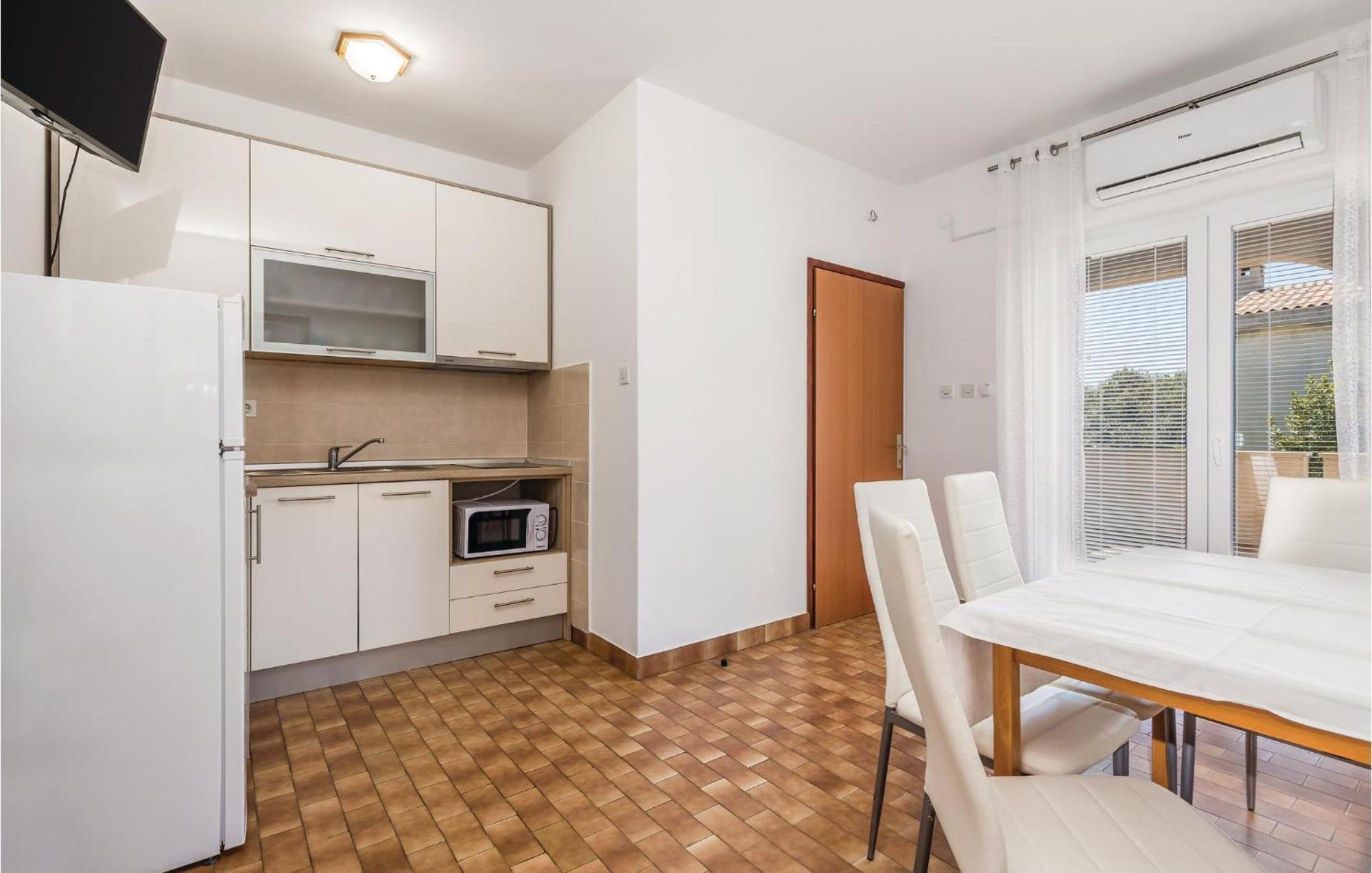 Lovely Apartment In Mandre With Wifi Zewnętrze zdjęcie