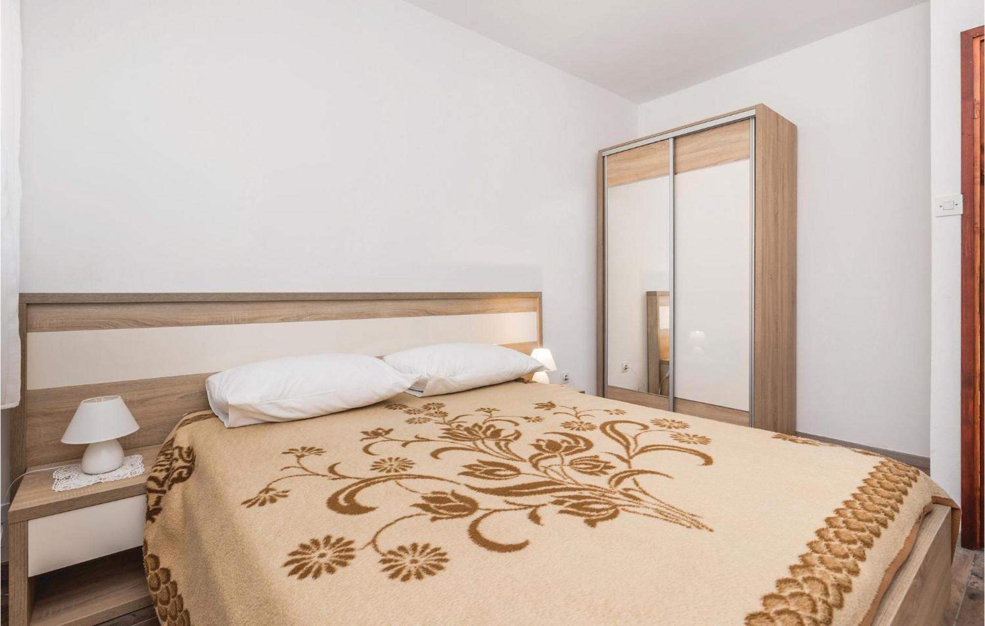 Lovely Apartment In Mandre With Wifi Zewnętrze zdjęcie